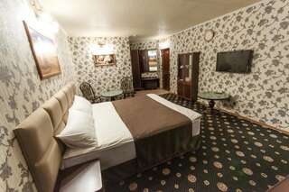 Гостиница Наутилус Пятигорск Улучшенный номер с кроватью размера «king-size»-1